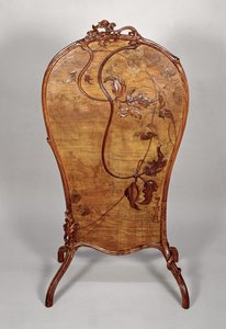 Brandskärm med intarsia av olika träslag, 1900 (aska)